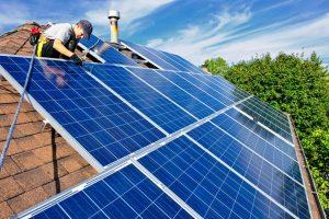 Governo zera impostos federais sobre painéis solares até dezembro de 2026